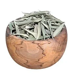برگ زیتون ریخته شده در کاسه