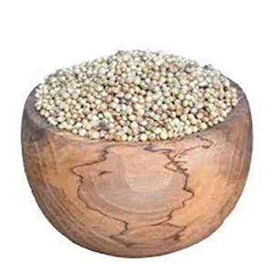 تخم گشنیز درون ظرف
