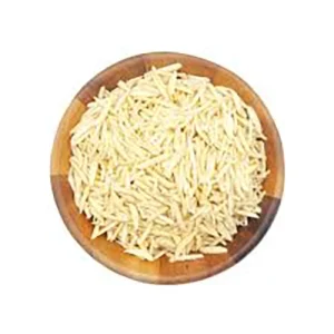 خلال بادام ریخته شده درون ظرف